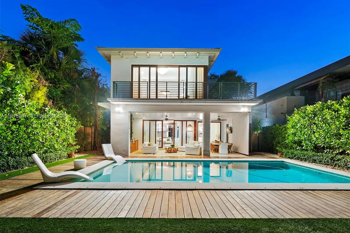 1621 S Bayshore Dr, Miami FL 33133