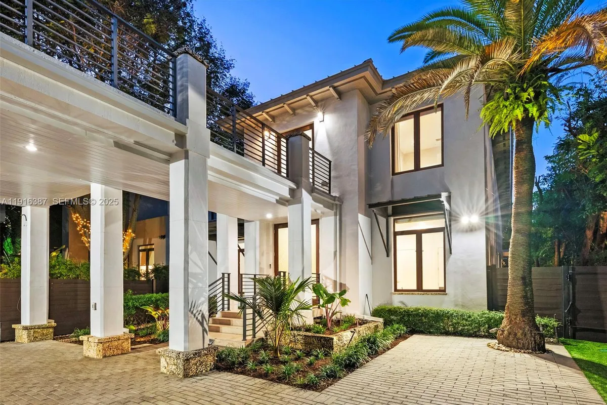 1621 S Bayshore Dr, Miami FL 33133