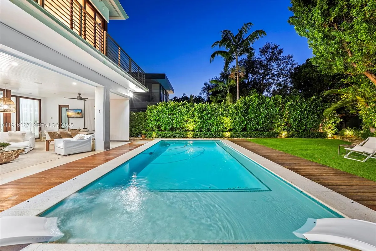 1621 S Bayshore Dr, Miami FL 33133