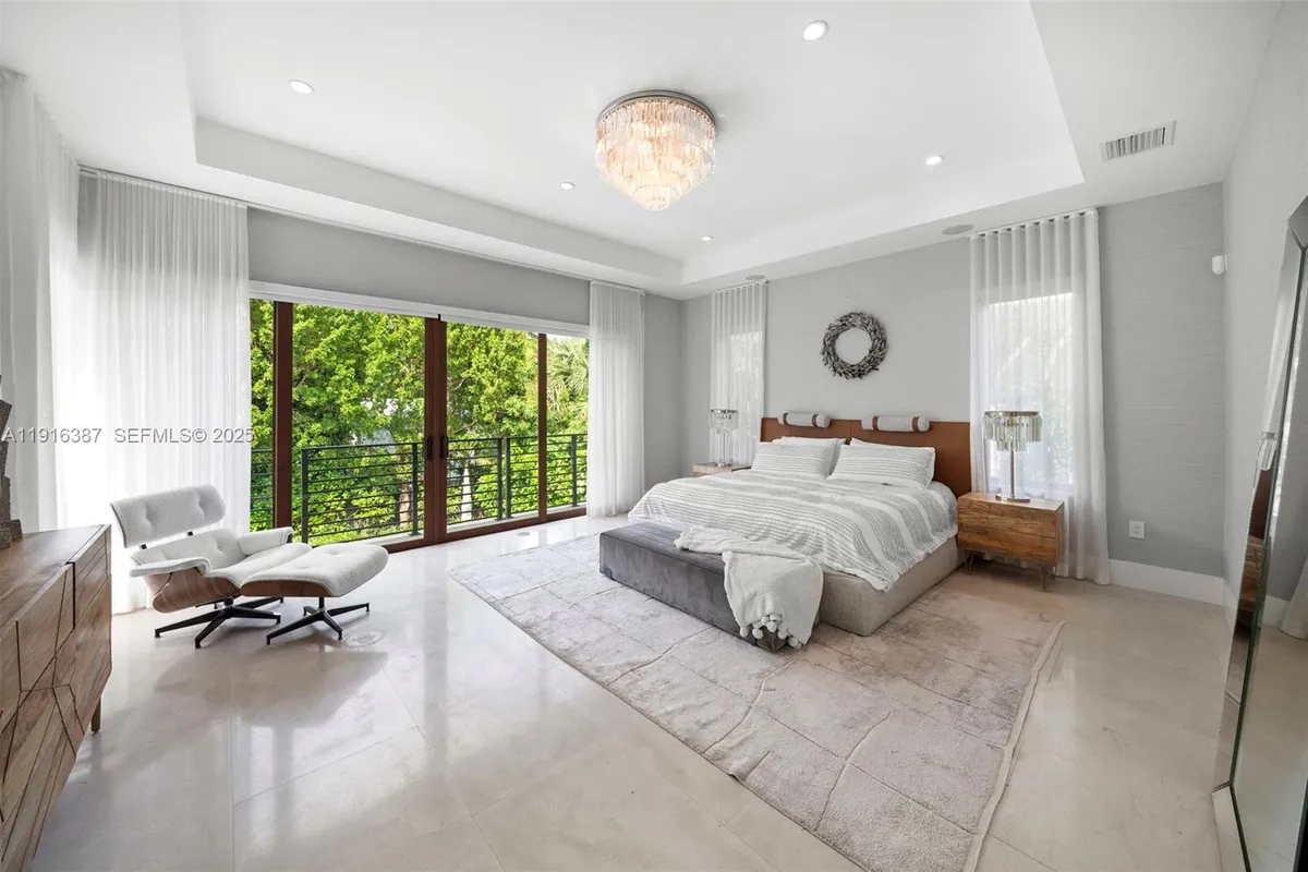 1621 S Bayshore Dr, Miami FL 33133