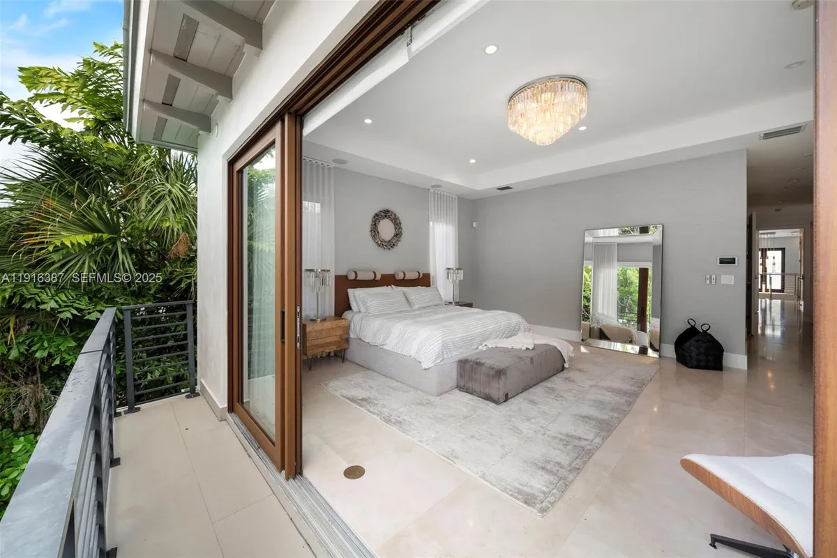 1621 S Bayshore Dr, Miami FL 33133