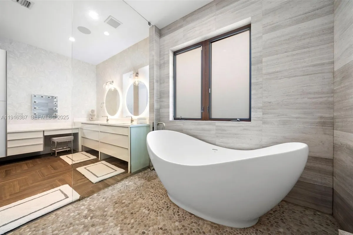 1621 S Bayshore Dr, Miami FL 33133