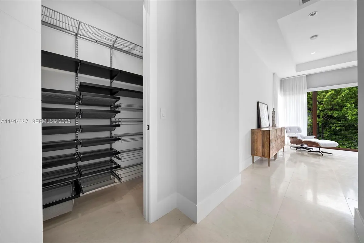 1621 S Bayshore Dr, Miami FL 33133