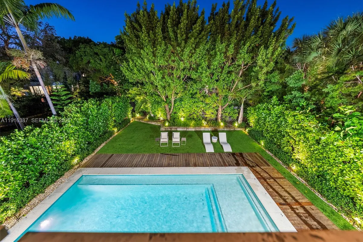 1621 S Bayshore Dr, Miami FL 33133