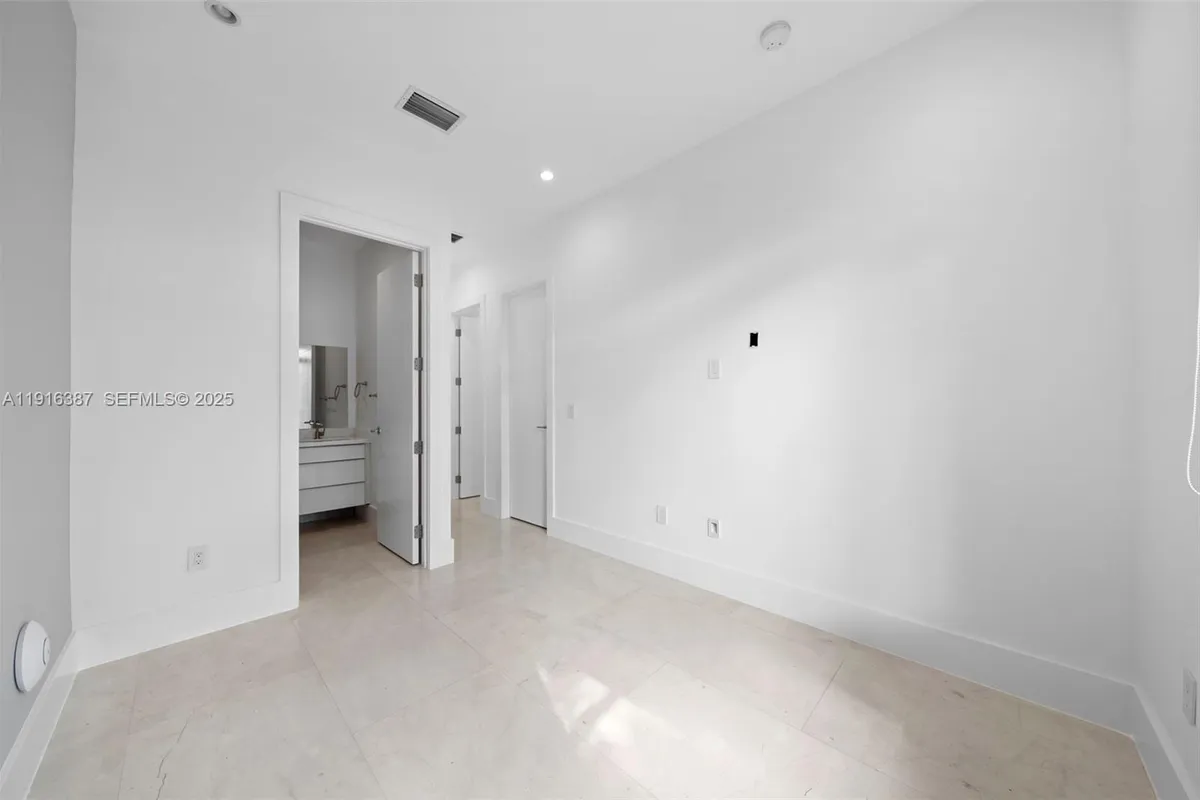 1621 S Bayshore Dr, Miami FL 33133