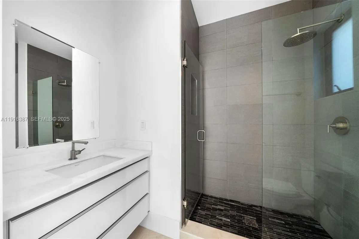 1621 S Bayshore Dr, Miami FL 33133