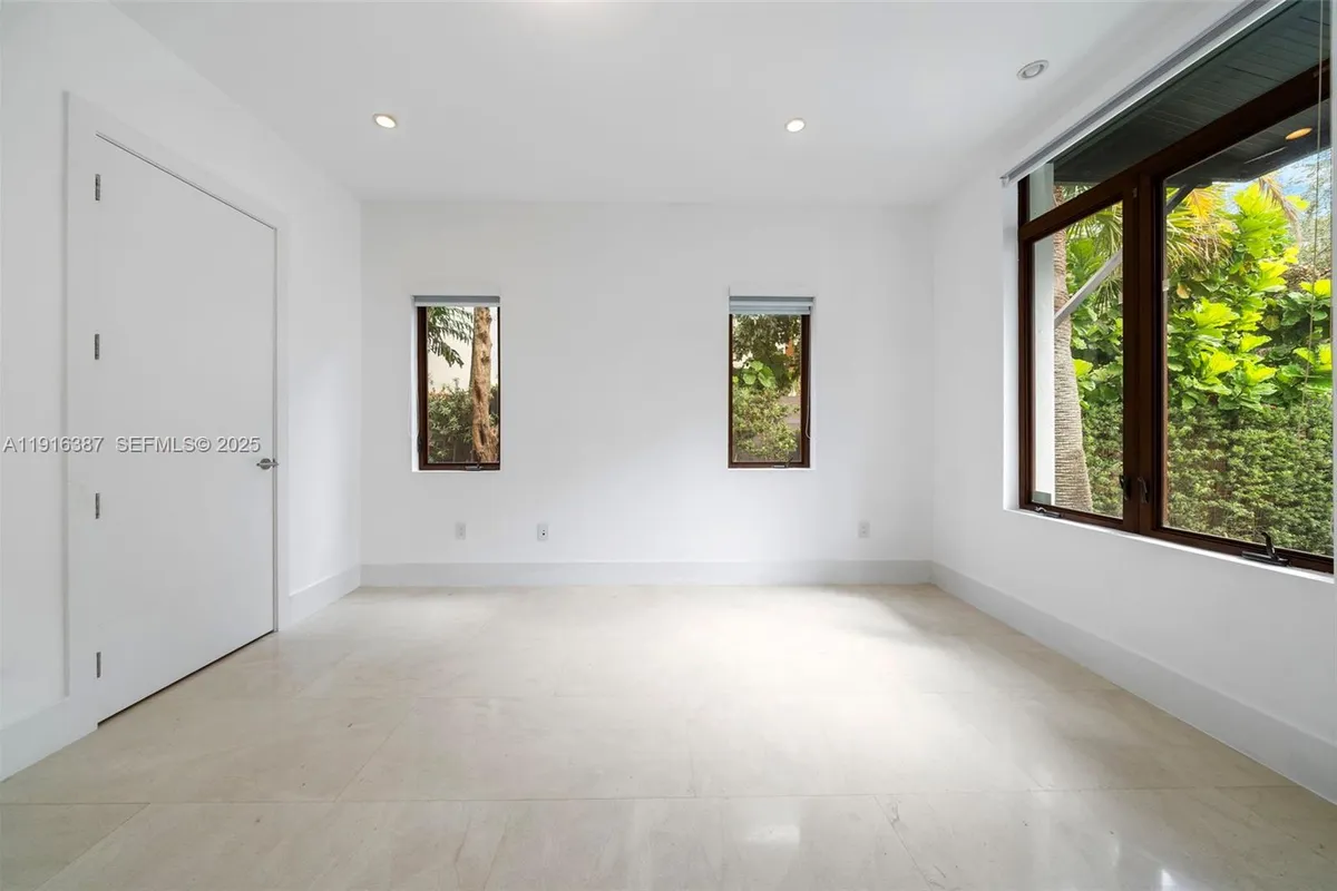 1621 S Bayshore Dr, Miami FL 33133