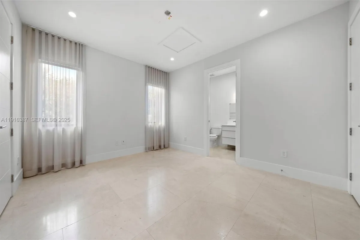 1621 S Bayshore Dr, Miami FL 33133