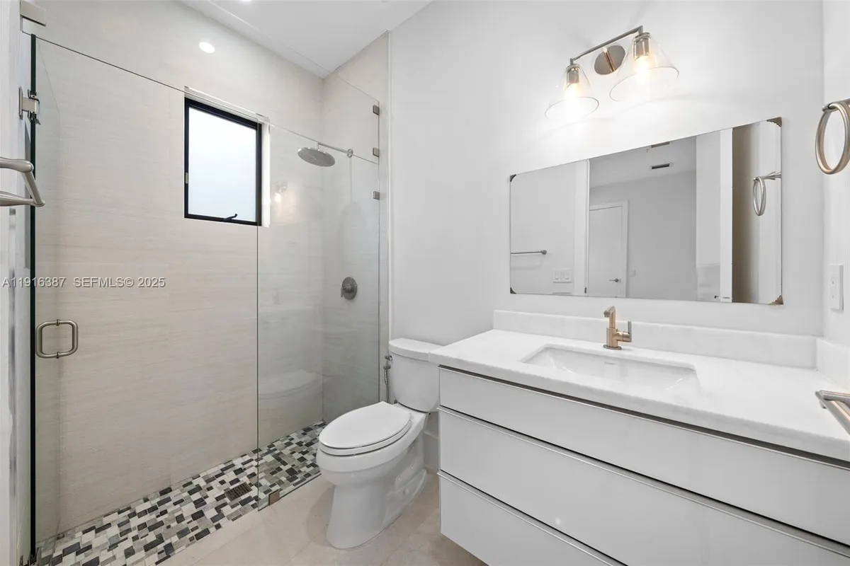 1621 S Bayshore Dr, Miami FL 33133