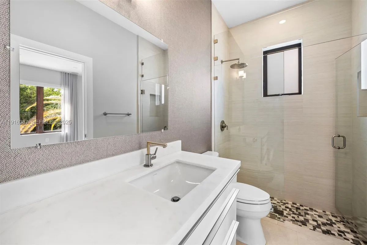 1621 S Bayshore Dr, Miami FL 33133