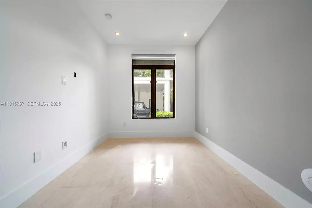 1621 S Bayshore Dr, Miami FL 33133