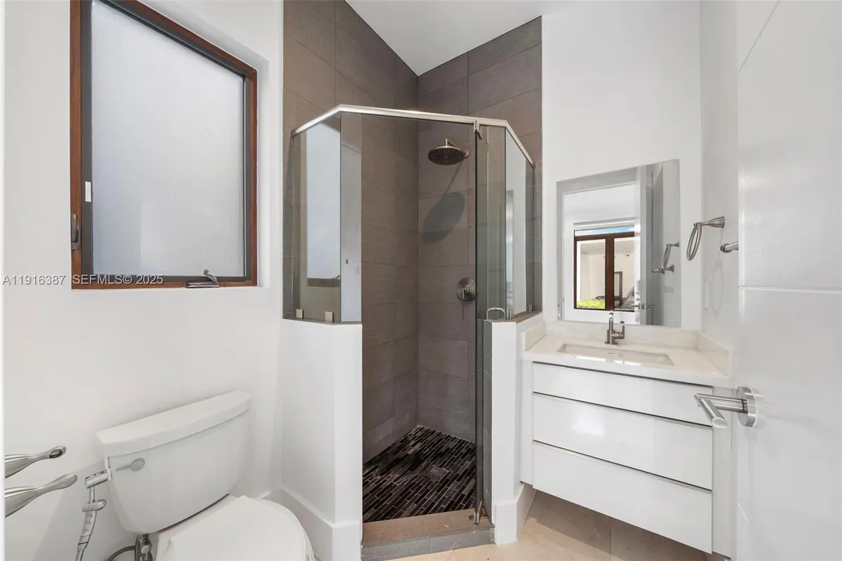 1621 S Bayshore Dr, Miami FL 33133