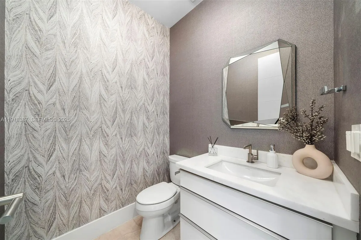 1621 S Bayshore Dr, Miami FL 33133