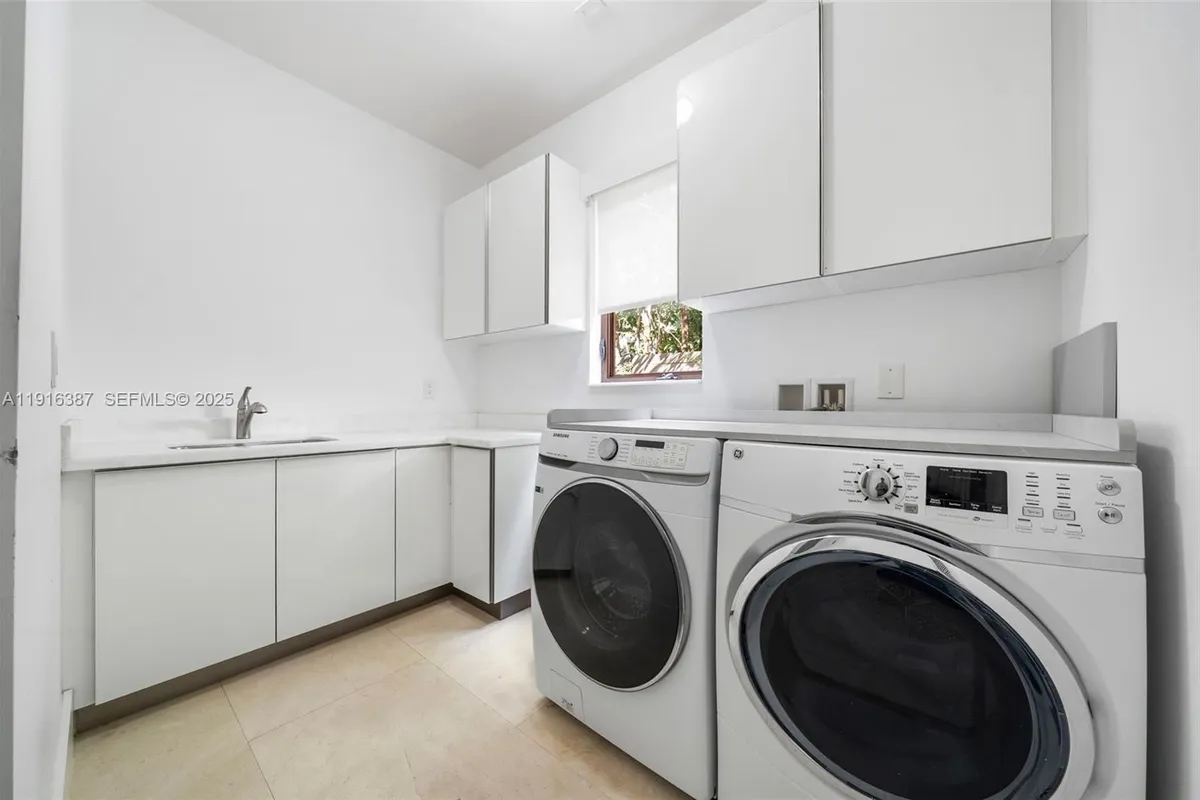 1621 S Bayshore Dr, Miami FL 33133