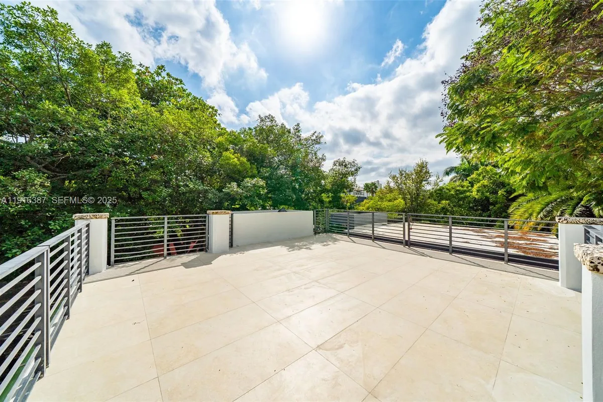 1621 S Bayshore Dr, Miami FL 33133