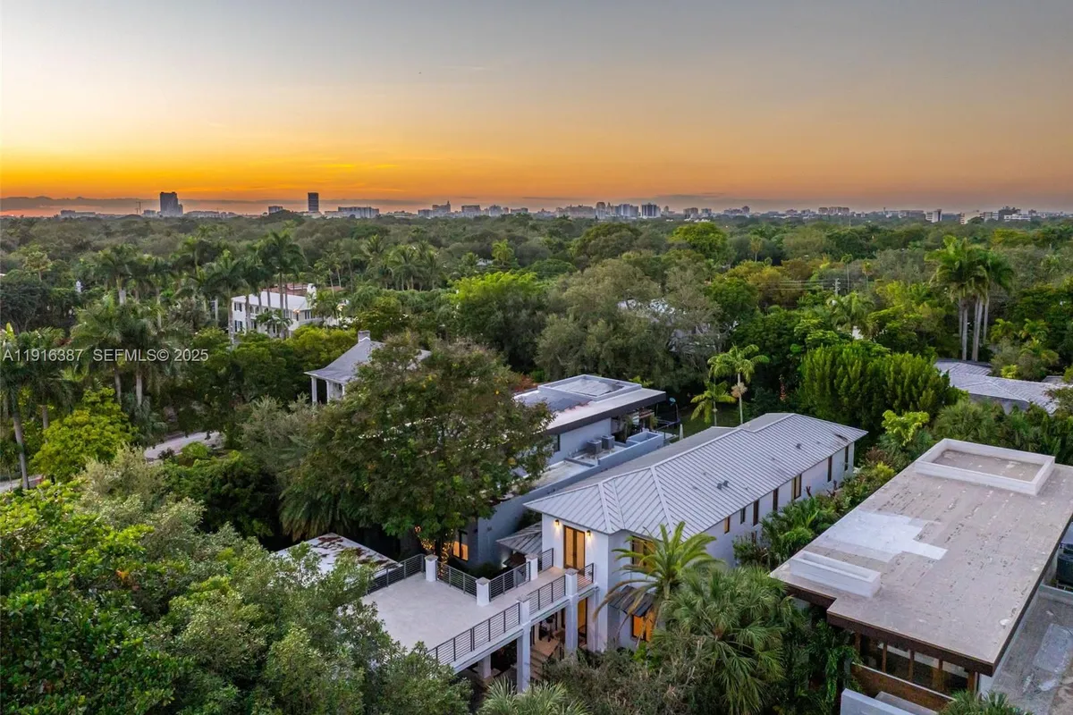 1621 S Bayshore Dr, Miami FL 33133