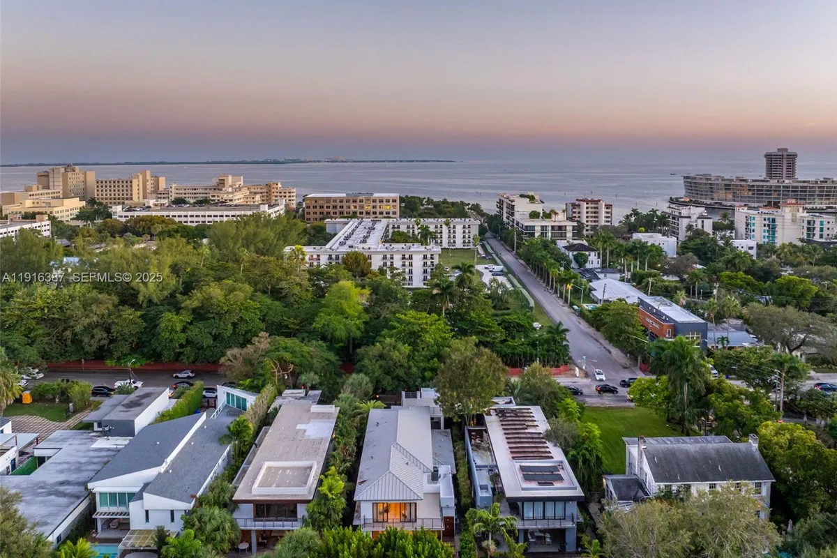 1621 S Bayshore Dr, Miami FL 33133