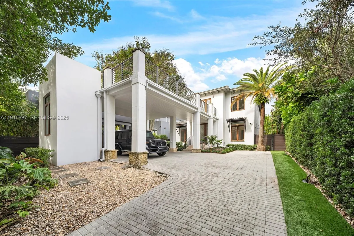 1621 S Bayshore Dr, Miami FL 33133