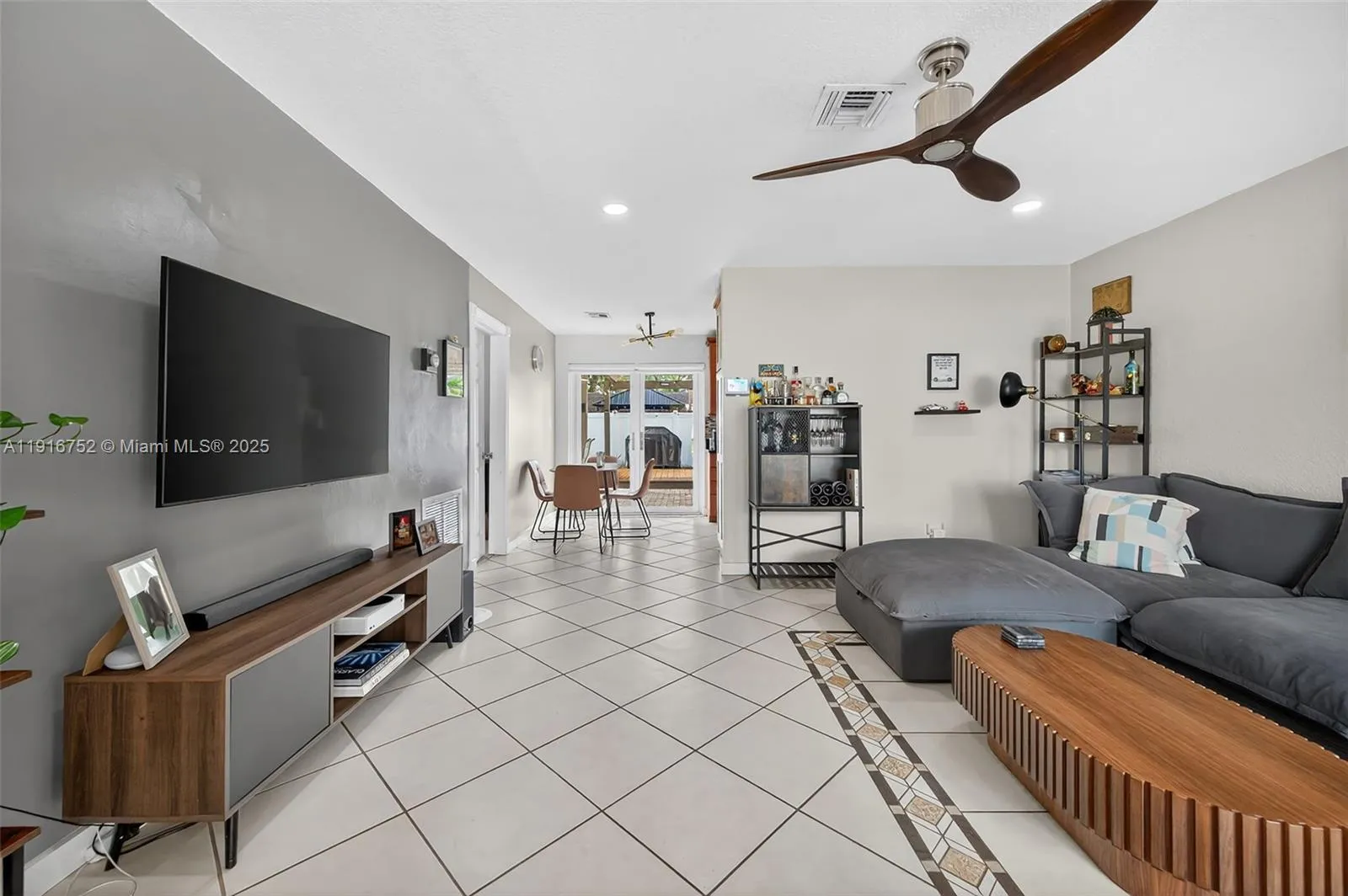 6640 Douglas, Hollywood FL 33024