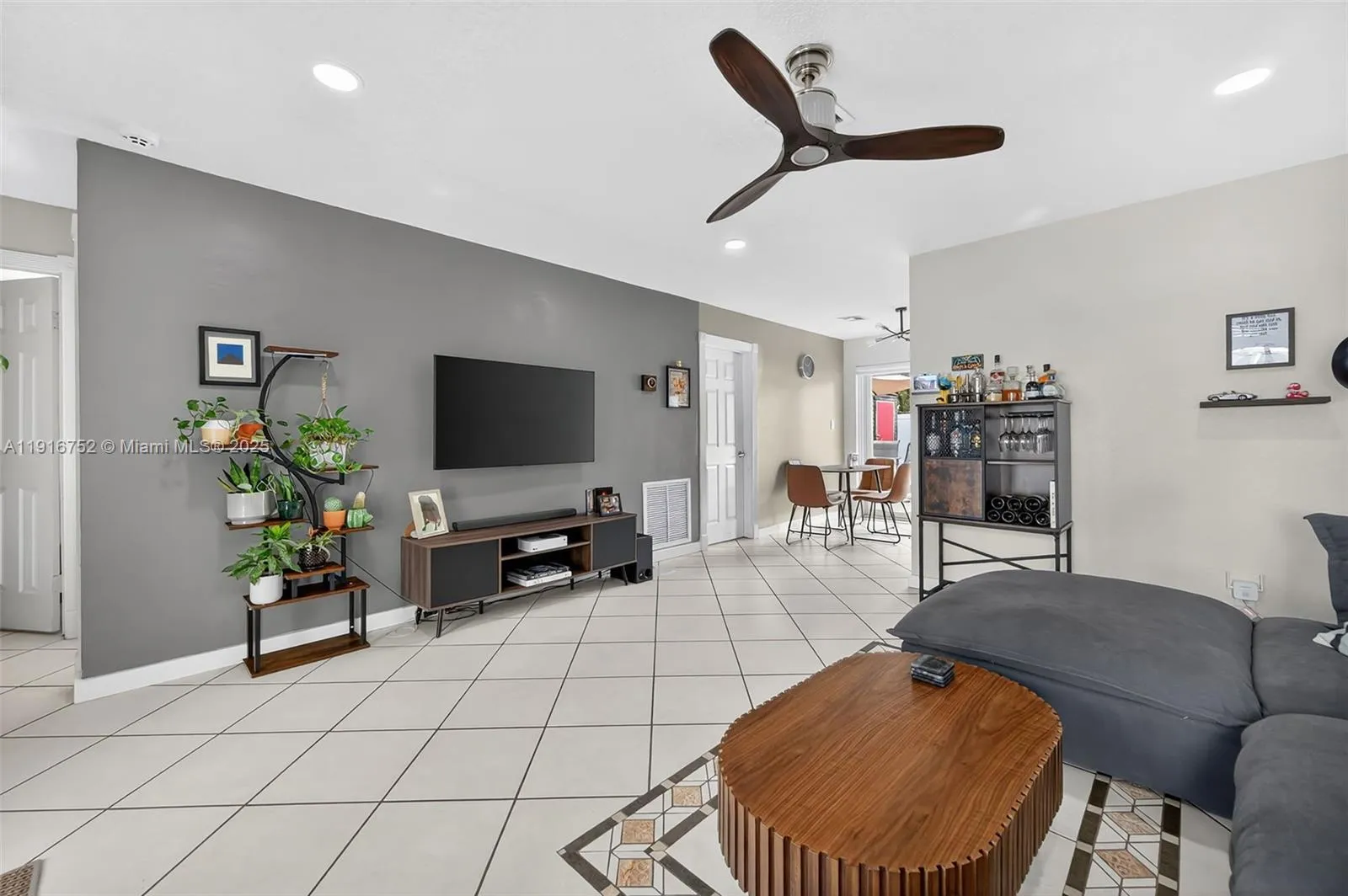 6640 Douglas, Hollywood FL 33024