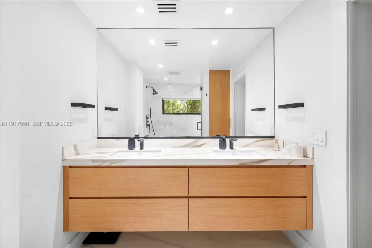 4485 N Jefferson Ave, Miami Beach FL 33140