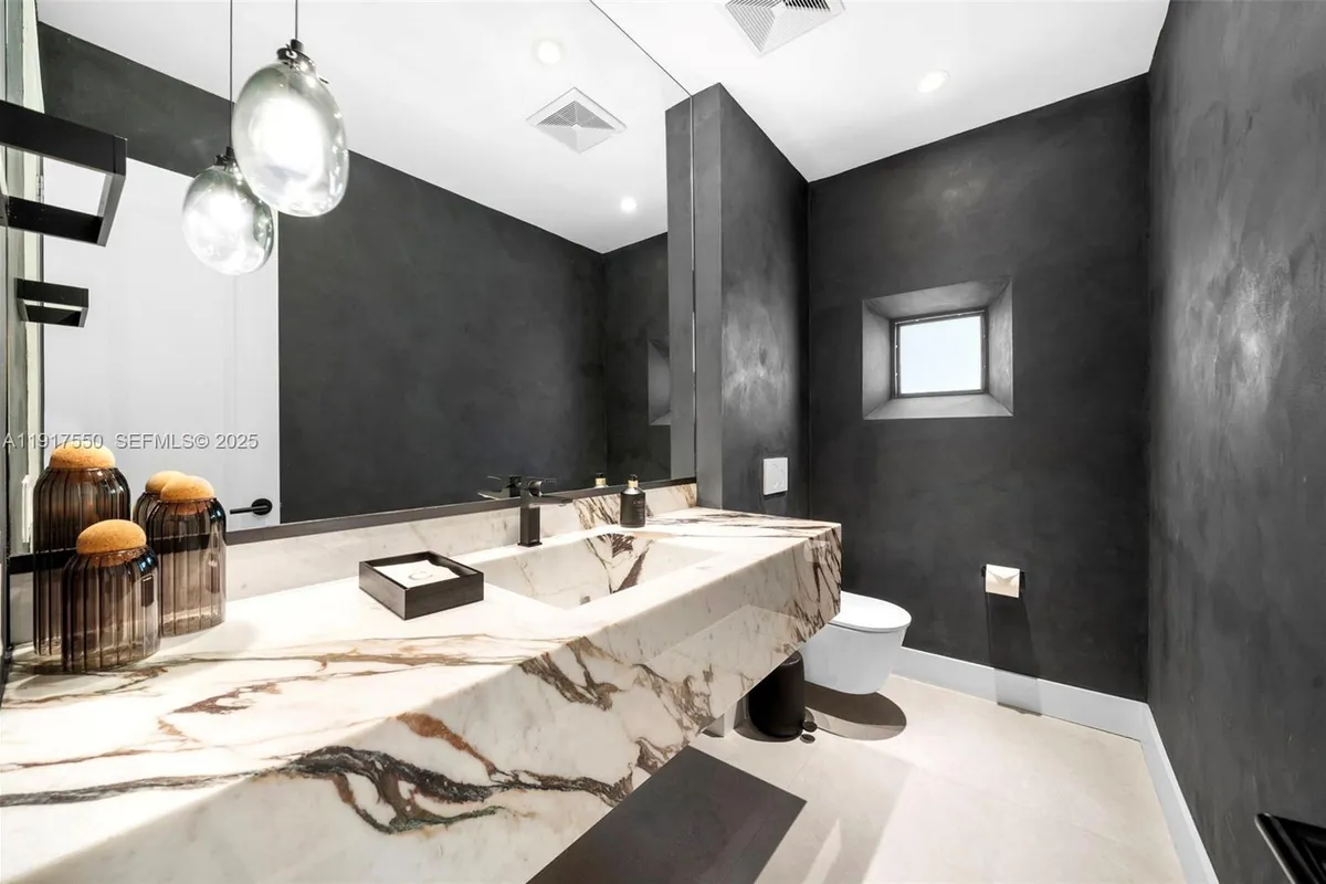 4485 N Jefferson Ave, Miami Beach FL 33140