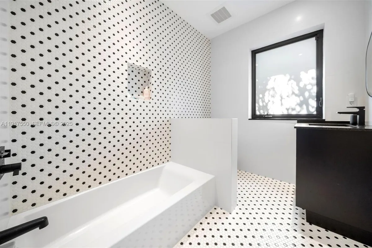 4485 N Jefferson Ave, Miami Beach FL 33140