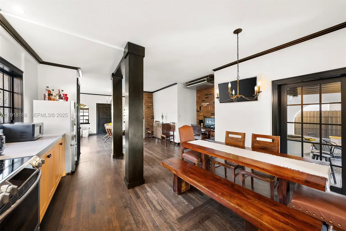 1650 SW 16th St, Miami FL 33145