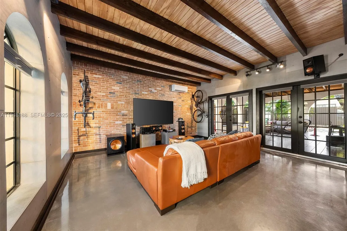 1650 SW 16th St, Miami FL 33145