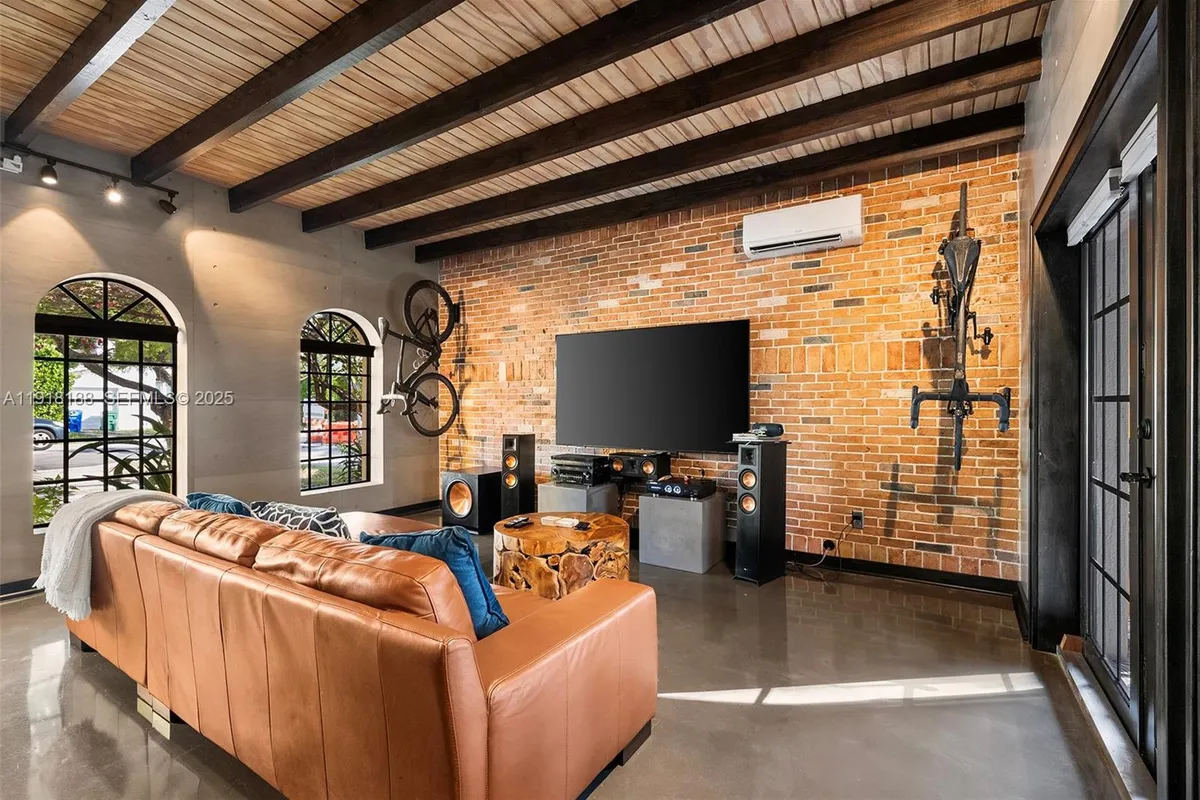 1650 SW 16th St, Miami FL 33145