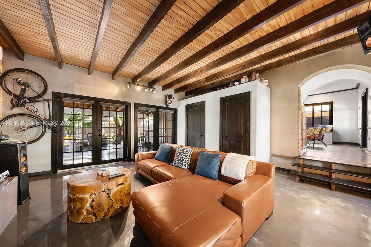 1650 SW 16th St, Miami FL 33145