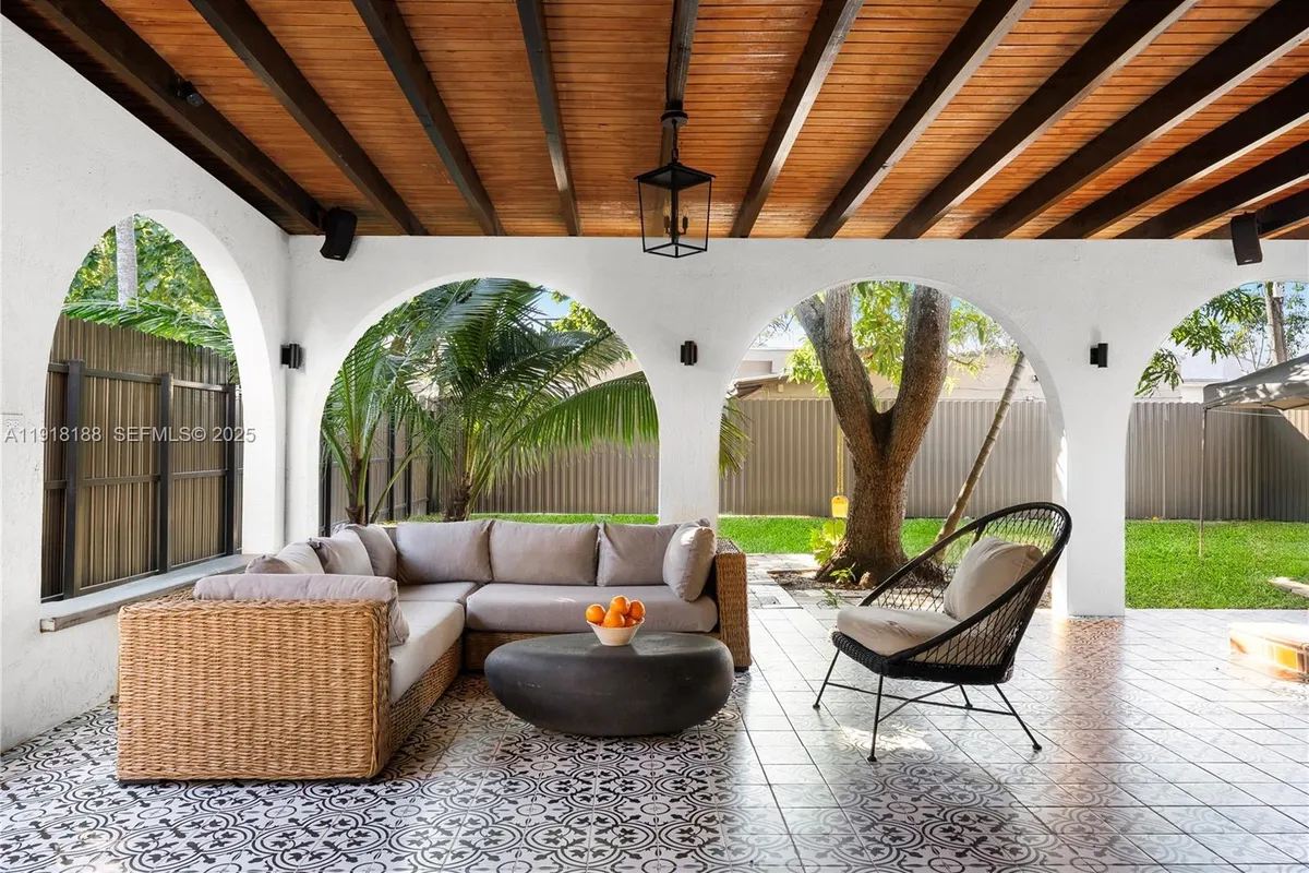 1650 SW 16th St, Miami FL 33145