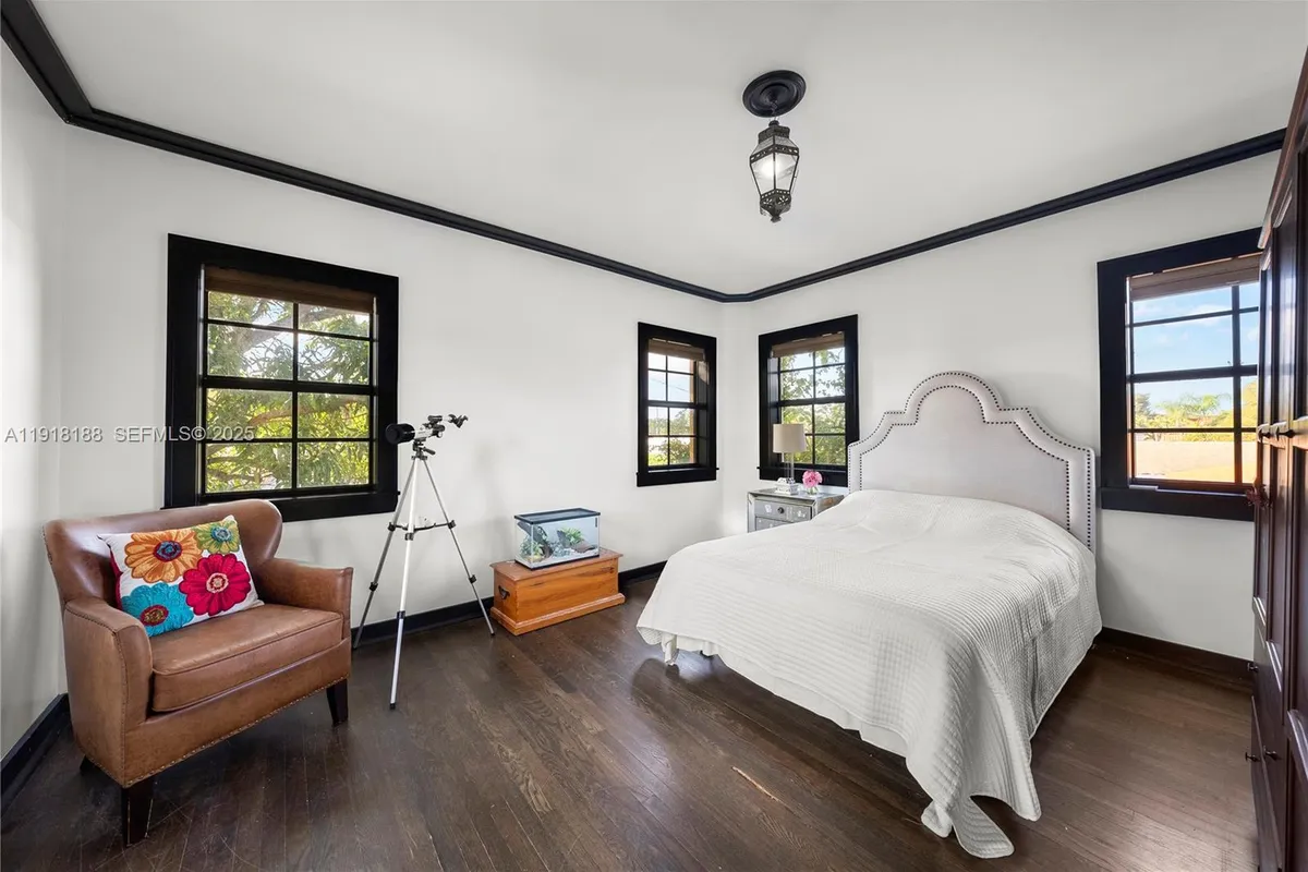 1650 SW 16th St, Miami FL 33145