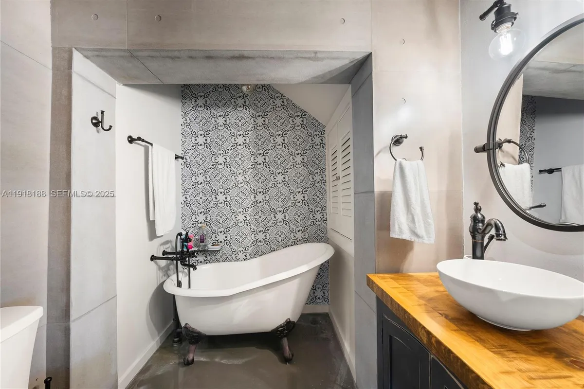 1650 SW 16th St, Miami FL 33145