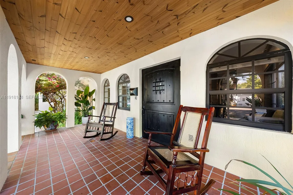 1650 SW 16th St, Miami FL 33145