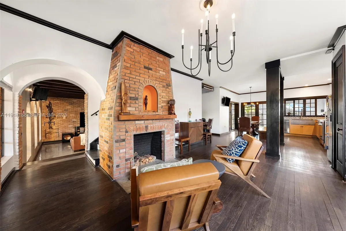 1650 SW 16th St, Miami FL 33145