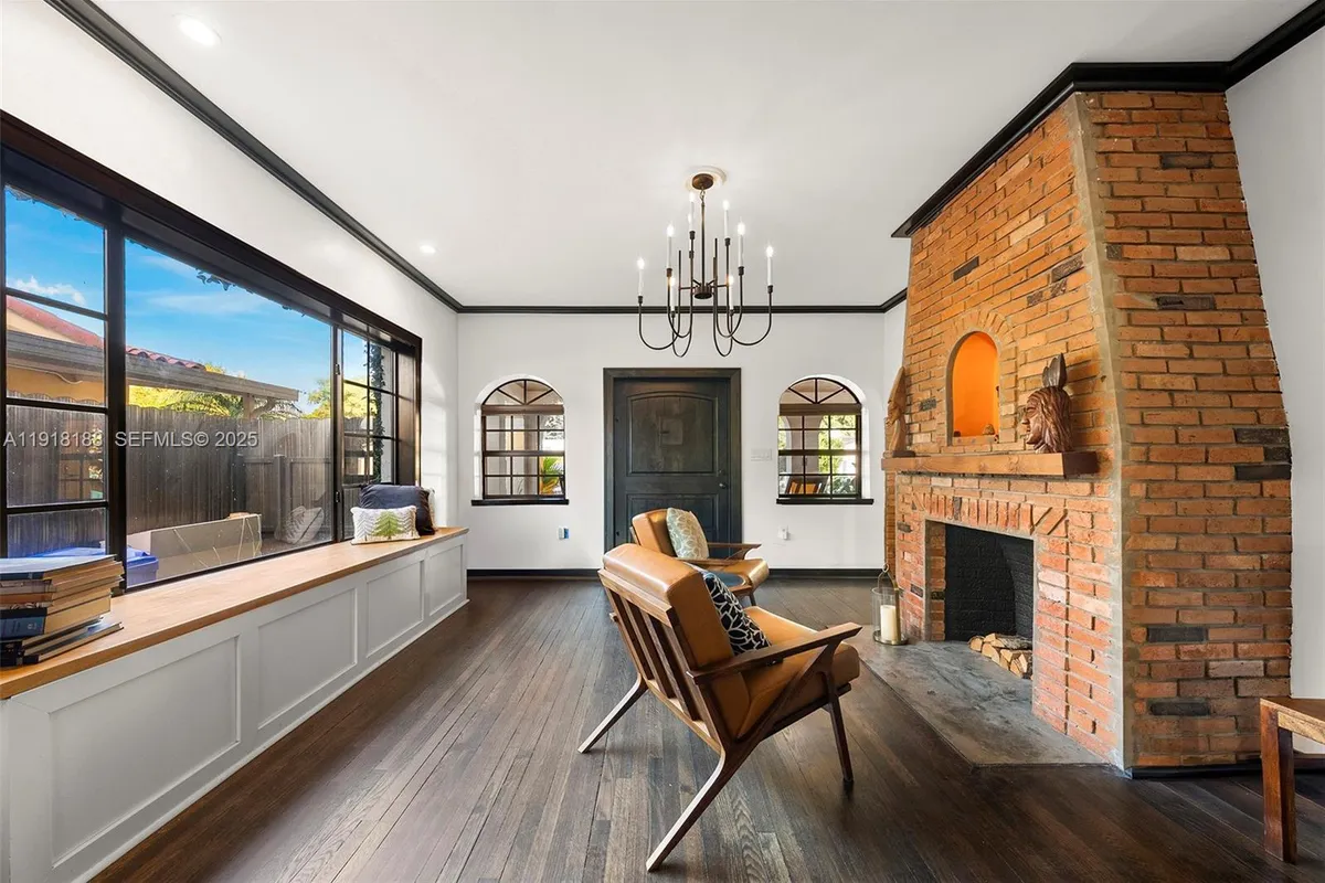 1650 SW 16th St, Miami FL 33145