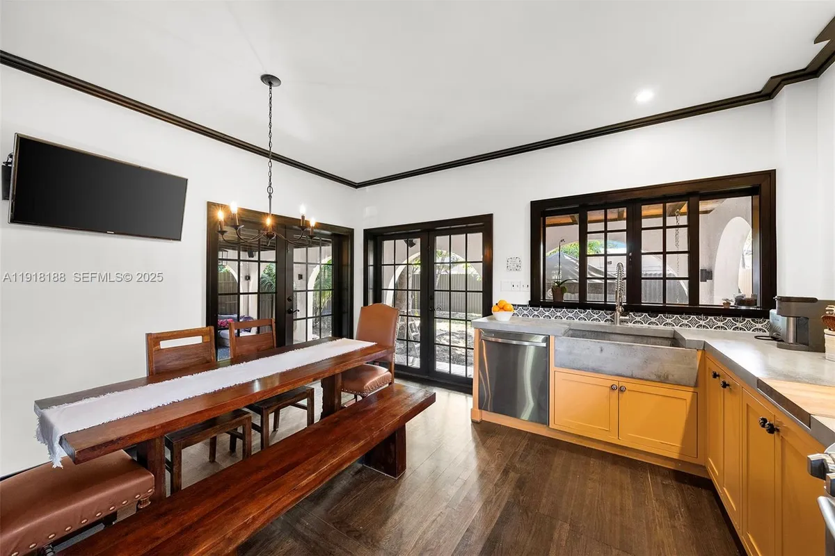 1650 SW 16th St, Miami FL 33145