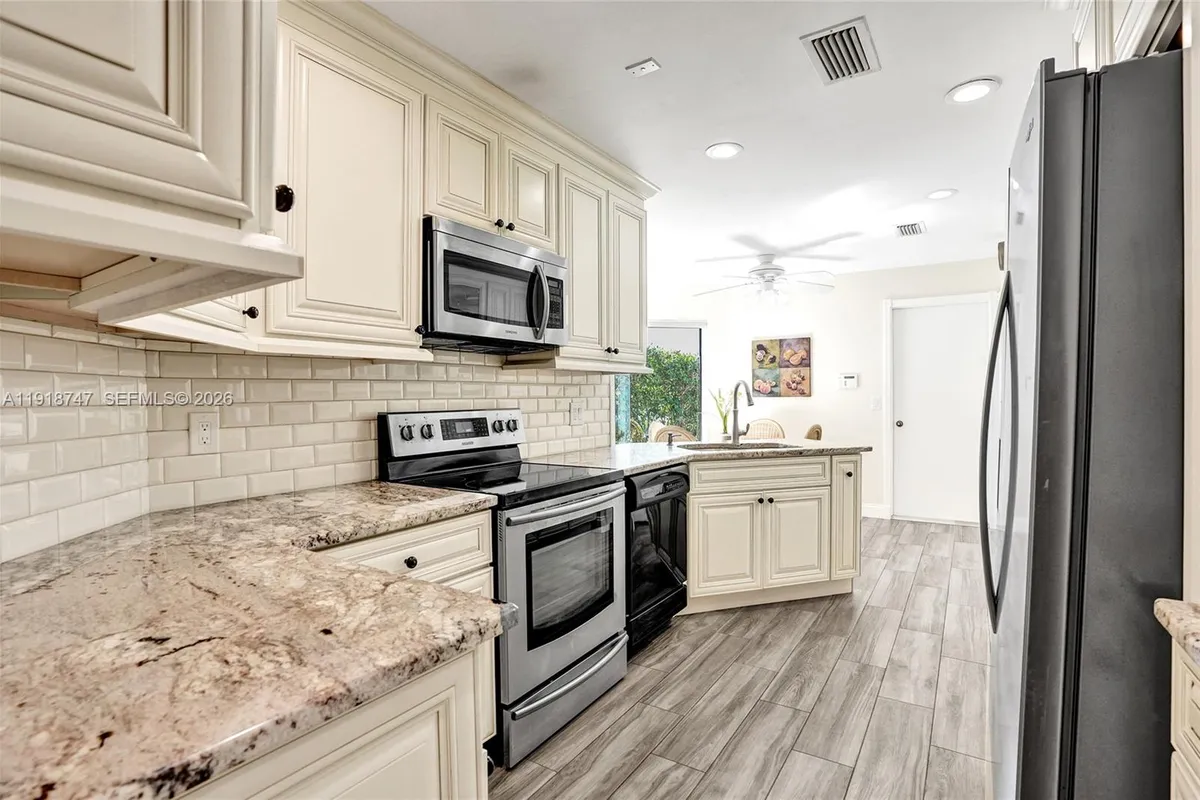 1140 Sand Drift Way # B, West Palm Beach FL 33411