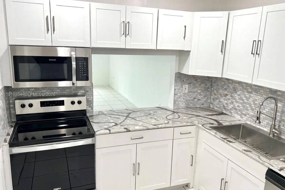 18900 NE 3rd Ct # 531, Miami FL 33179