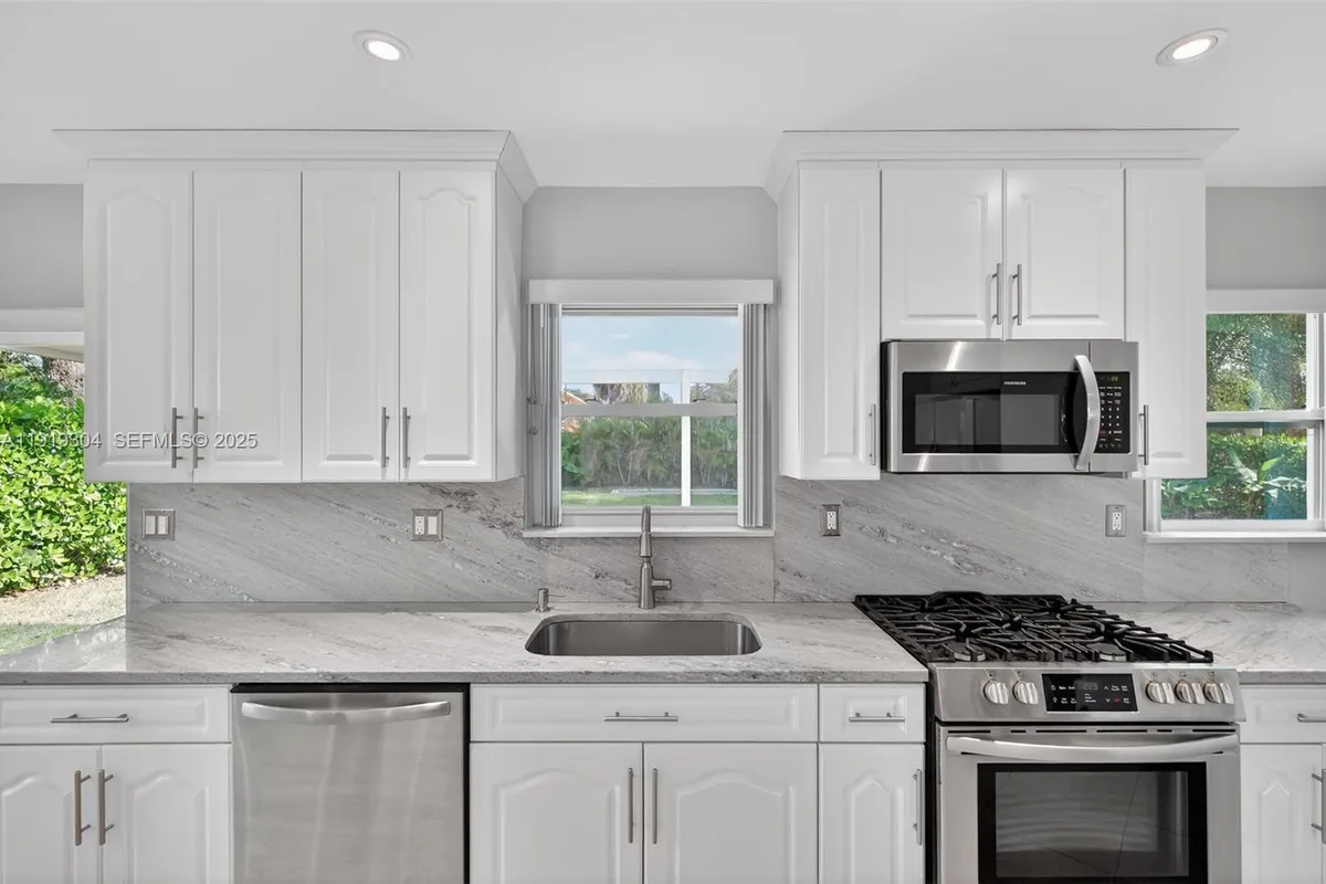 6255 SW 62nd Ct, South Miami FL 33143