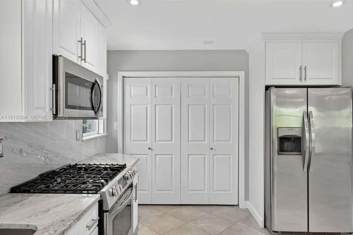 6255 SW 62nd Ct, South Miami FL 33143