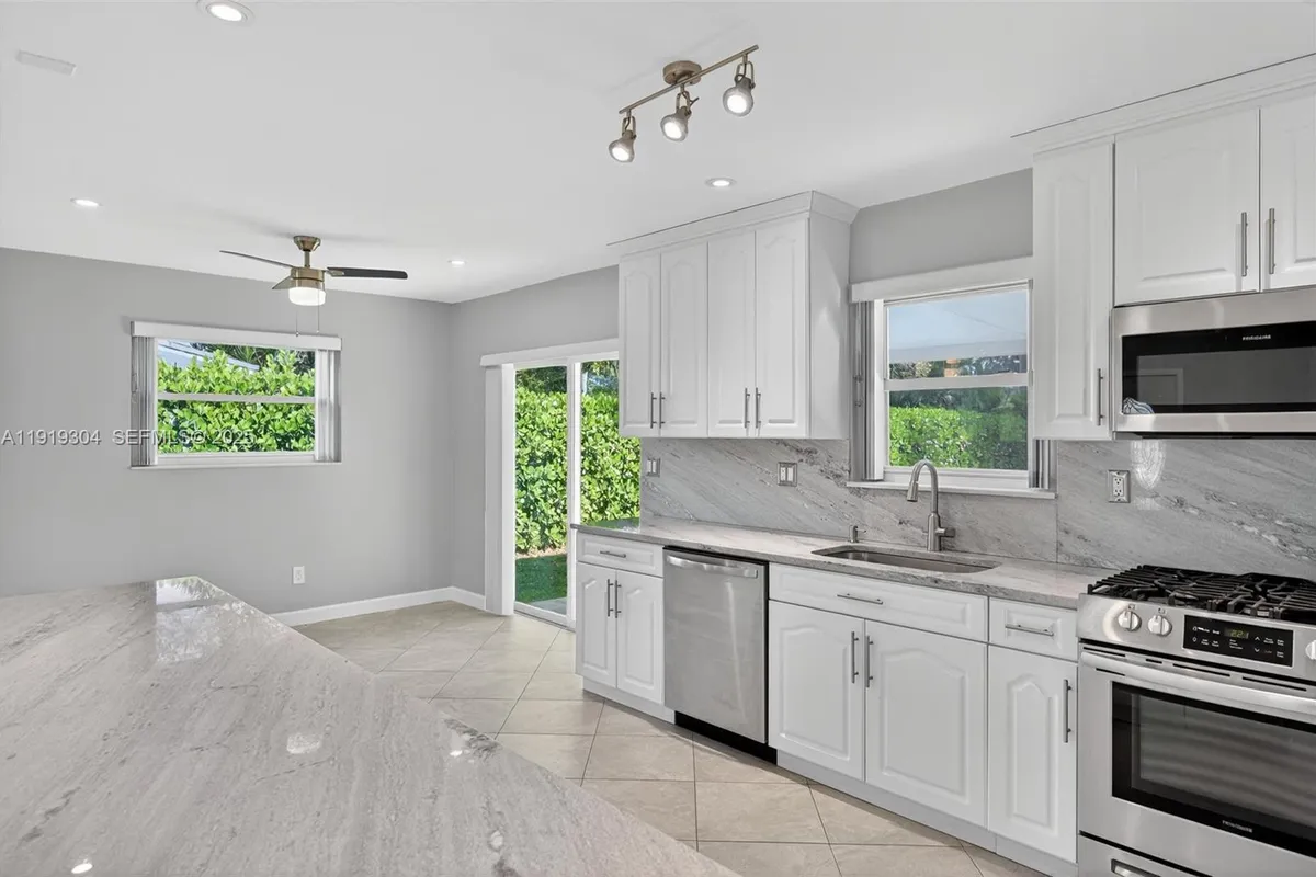 6255 SW 62nd Ct, South Miami FL 33143