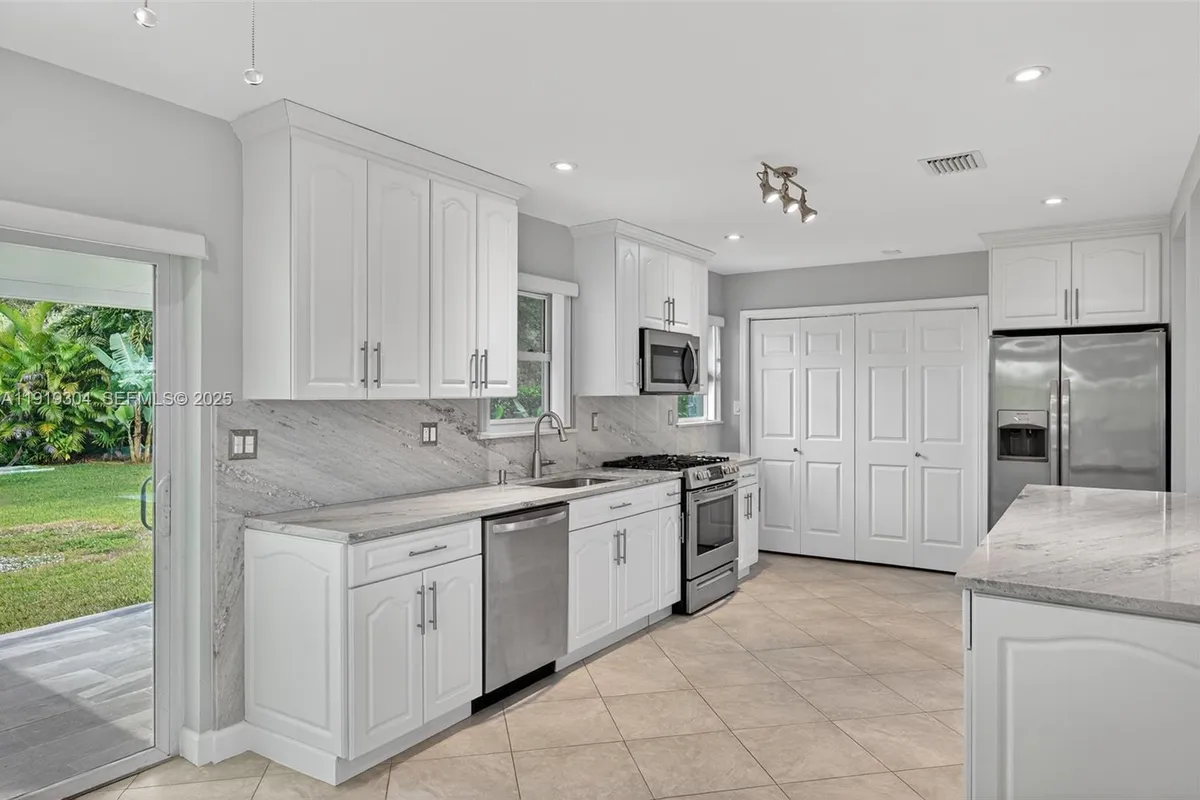 6255 SW 62nd Ct, South Miami FL 33143