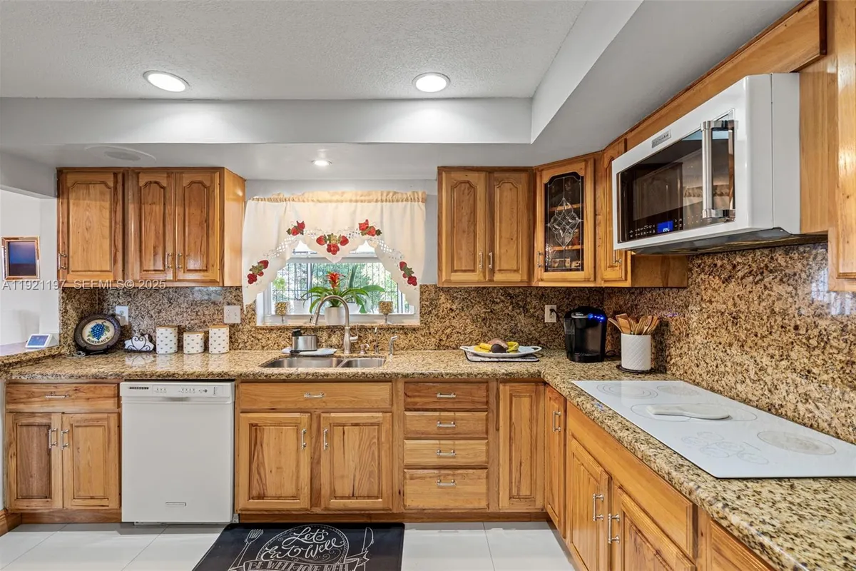 7004 SW 139th Pl, Miami FL 33183