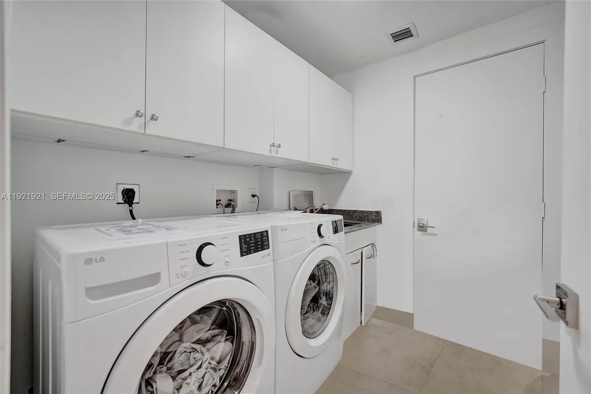 21200 Point Place # 403, Aventura FL 33180