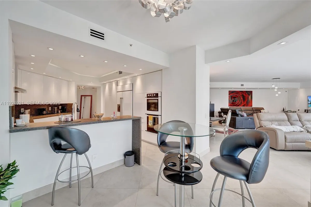 21200 Point Place # 403, Aventura FL 33180