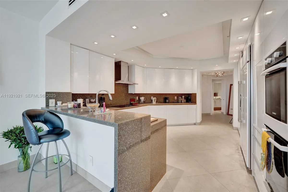 21200 Point Place # 403, Aventura FL 33180