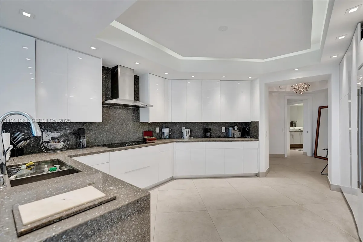 21200 Point Place # 403, Aventura FL 33180