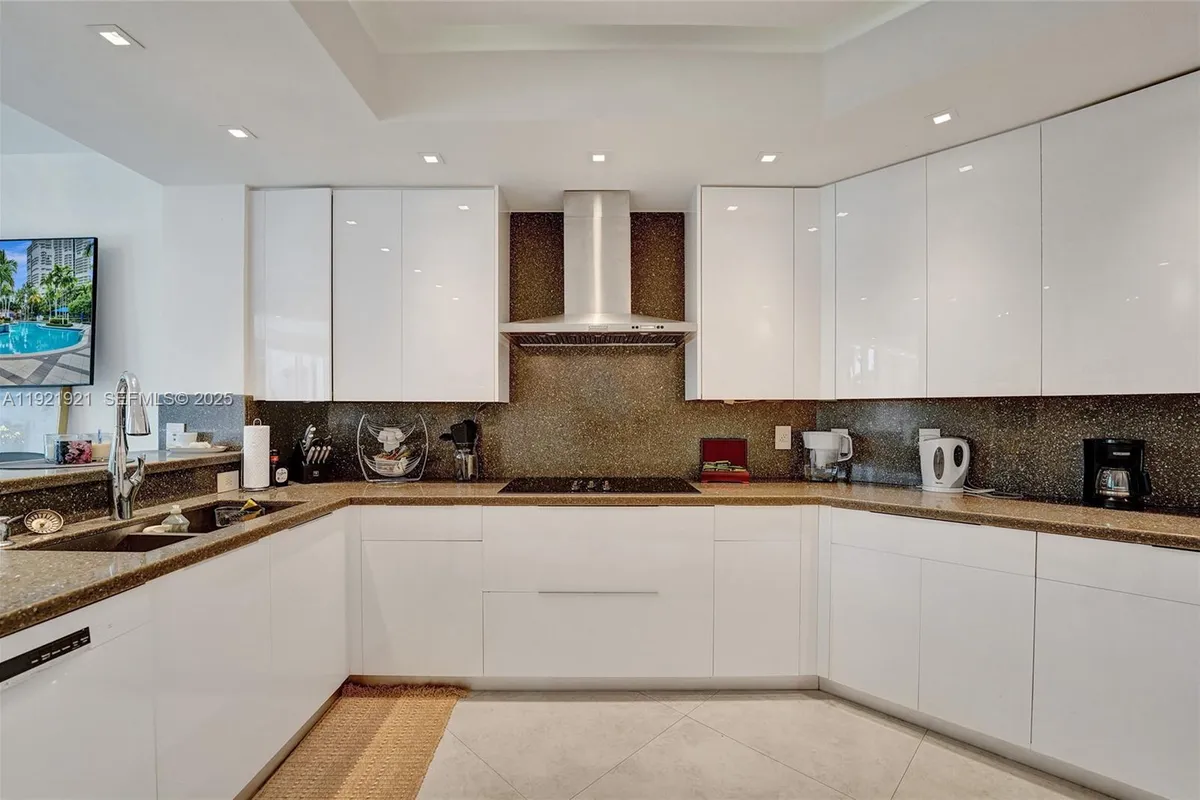 21200 Point Place # 403, Aventura FL 33180